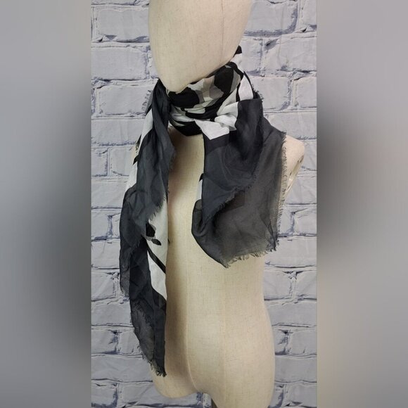 Burberry Women's Scarf Wrap Grayscale Leopard Cheetah Modal Silk 52" x 52" - Picture 12 of 16